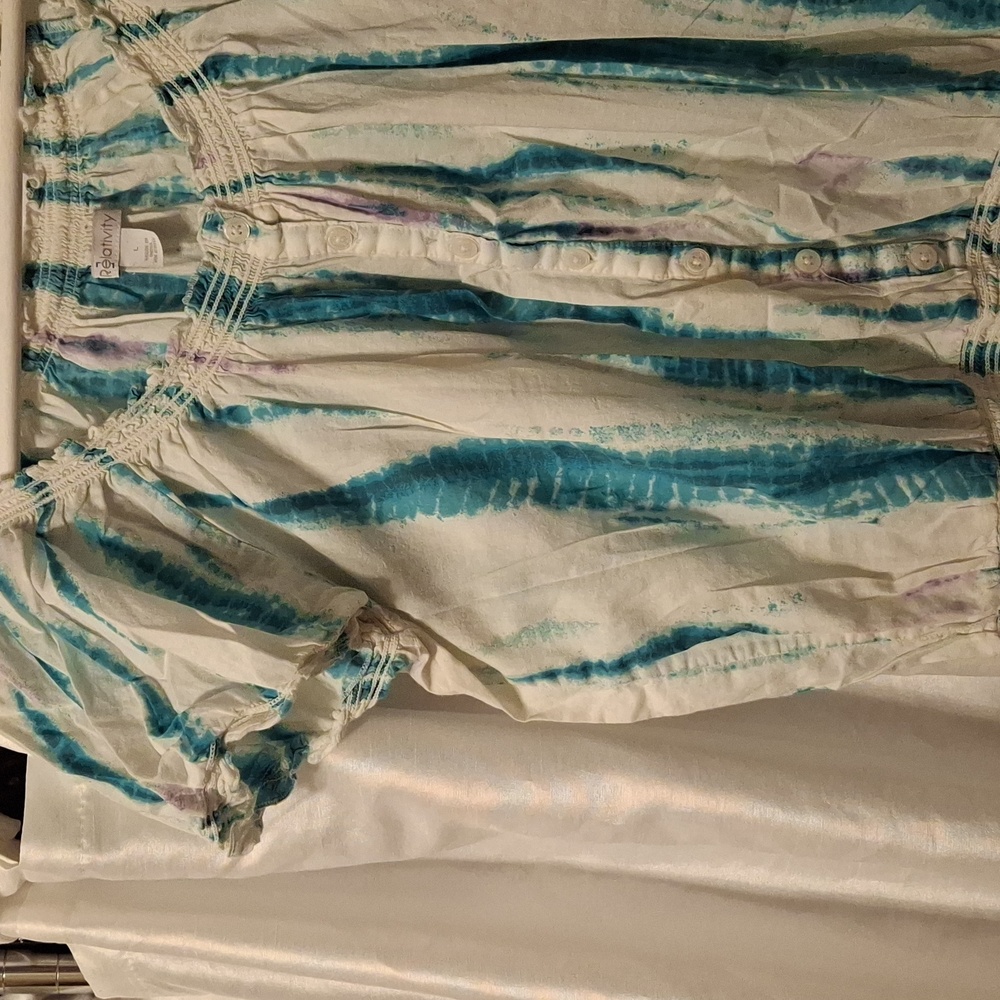 Relativity patterned top Lg❤❤️❤️❤️ - Picture 4 of 8